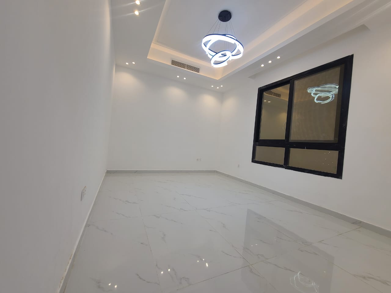 Villa for sale in Al Zahyaa directly from the owner The villa faced stone.