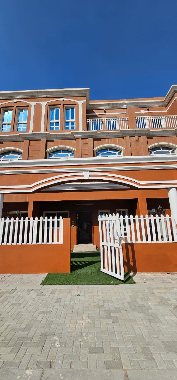 For Sale: Cozy 4-Bedroom Villa2,230 sq ft (Townhouse) at Begonya