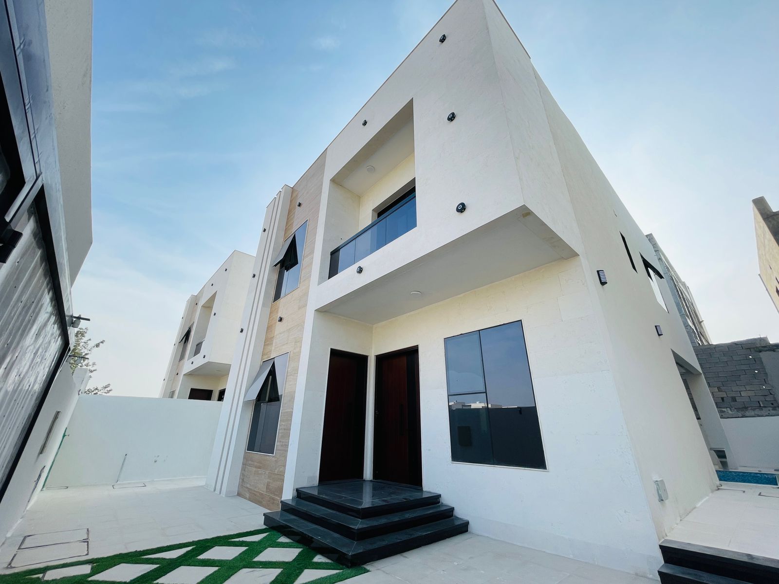 IN Al Hellio near main road Luxury Design villa ready for sale The registration fee is included.