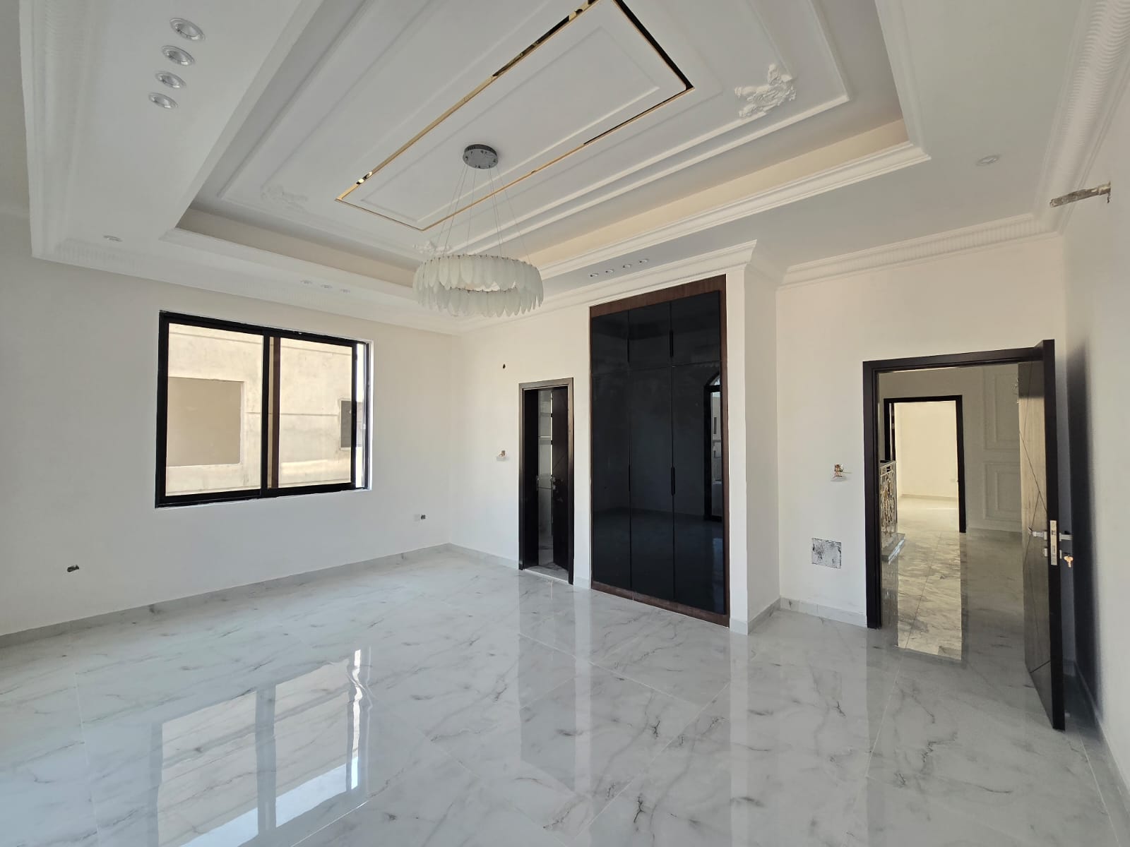 The luxury Executive Villa Ready for sela in al Helio Ajman The registration fee is included.