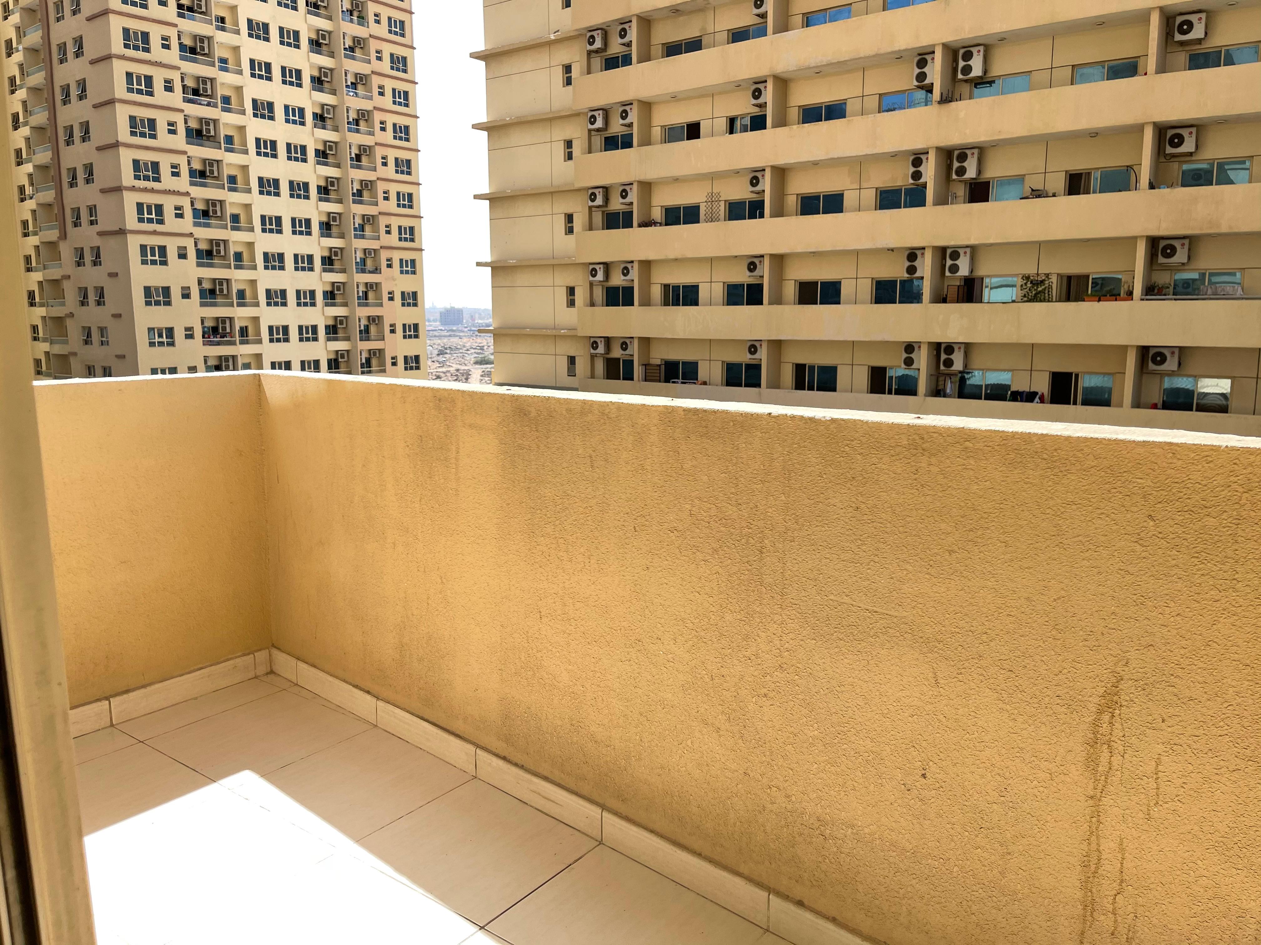 EMPTY 1 BHK FOR SALE IN LILIES TOWER 1,100 SQFT WITH PARKING + BALCONY