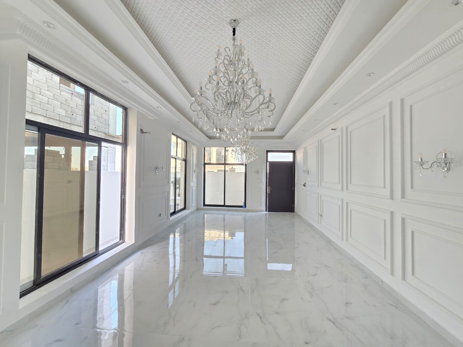 The luxury Executive Villa Ready for sela in al Helio Ajman The registration fee is included.