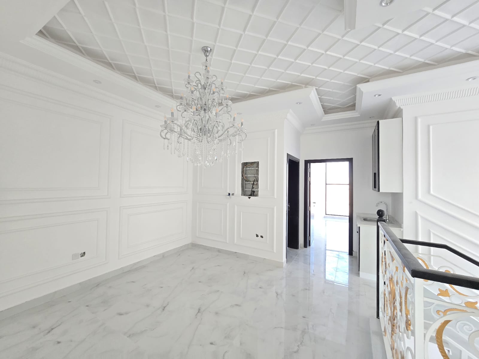 The luxury Executive Villa Ready for sela in al Helio Ajman The registration fee is included.