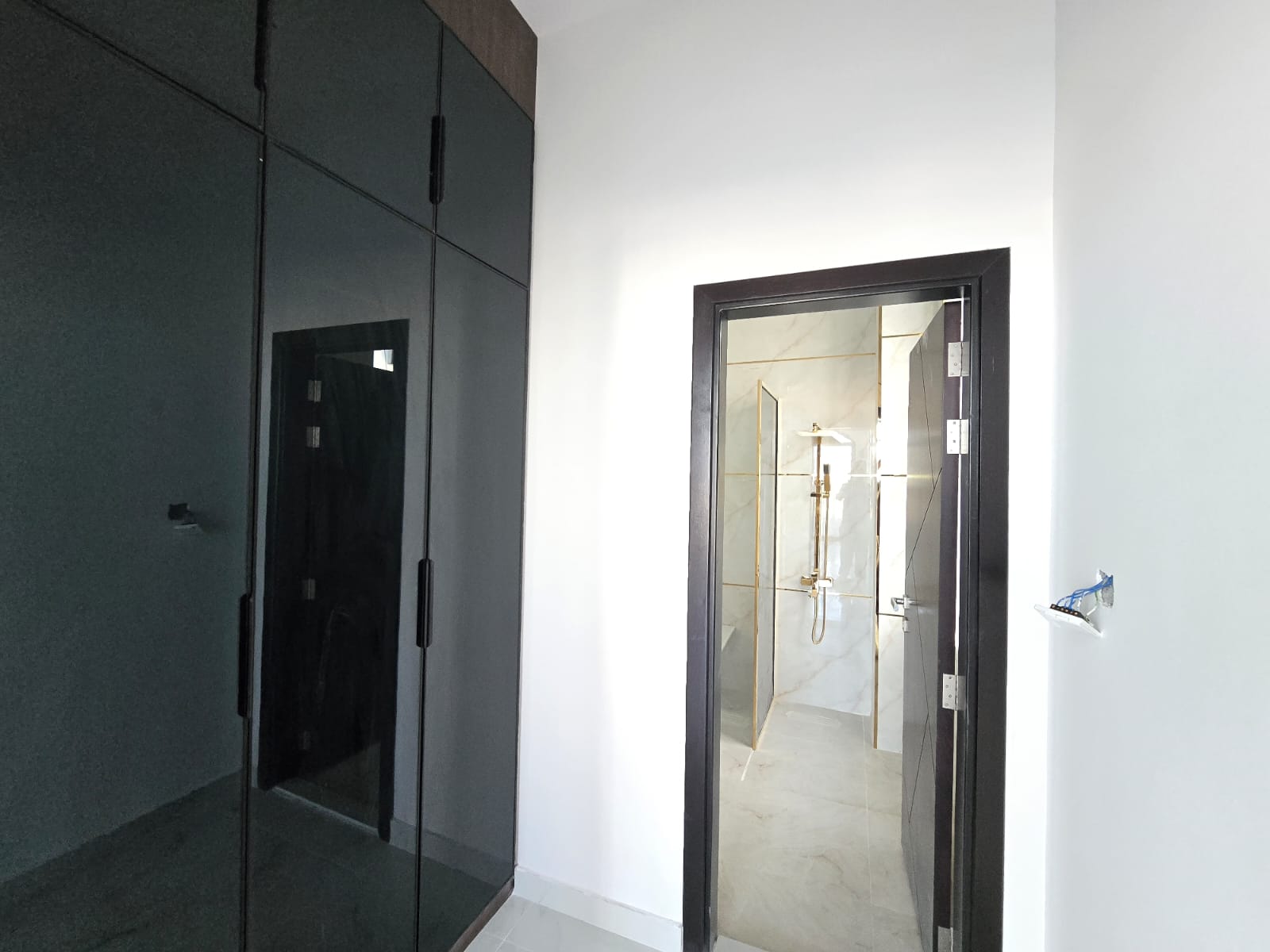 The luxury Executive Villa Ready for sela in al Helio Ajman The registration fee is included.