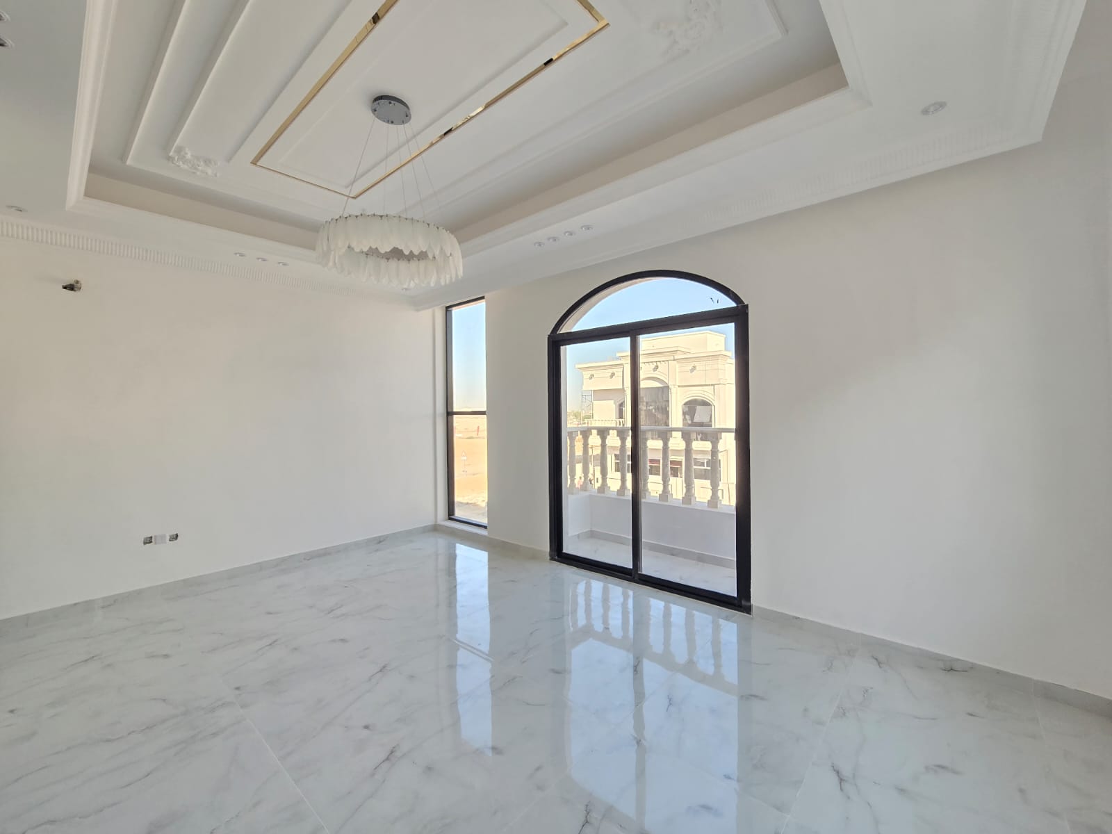 The luxury Executive Villa Ready for sela in al Helio Ajman The registration fee is included.