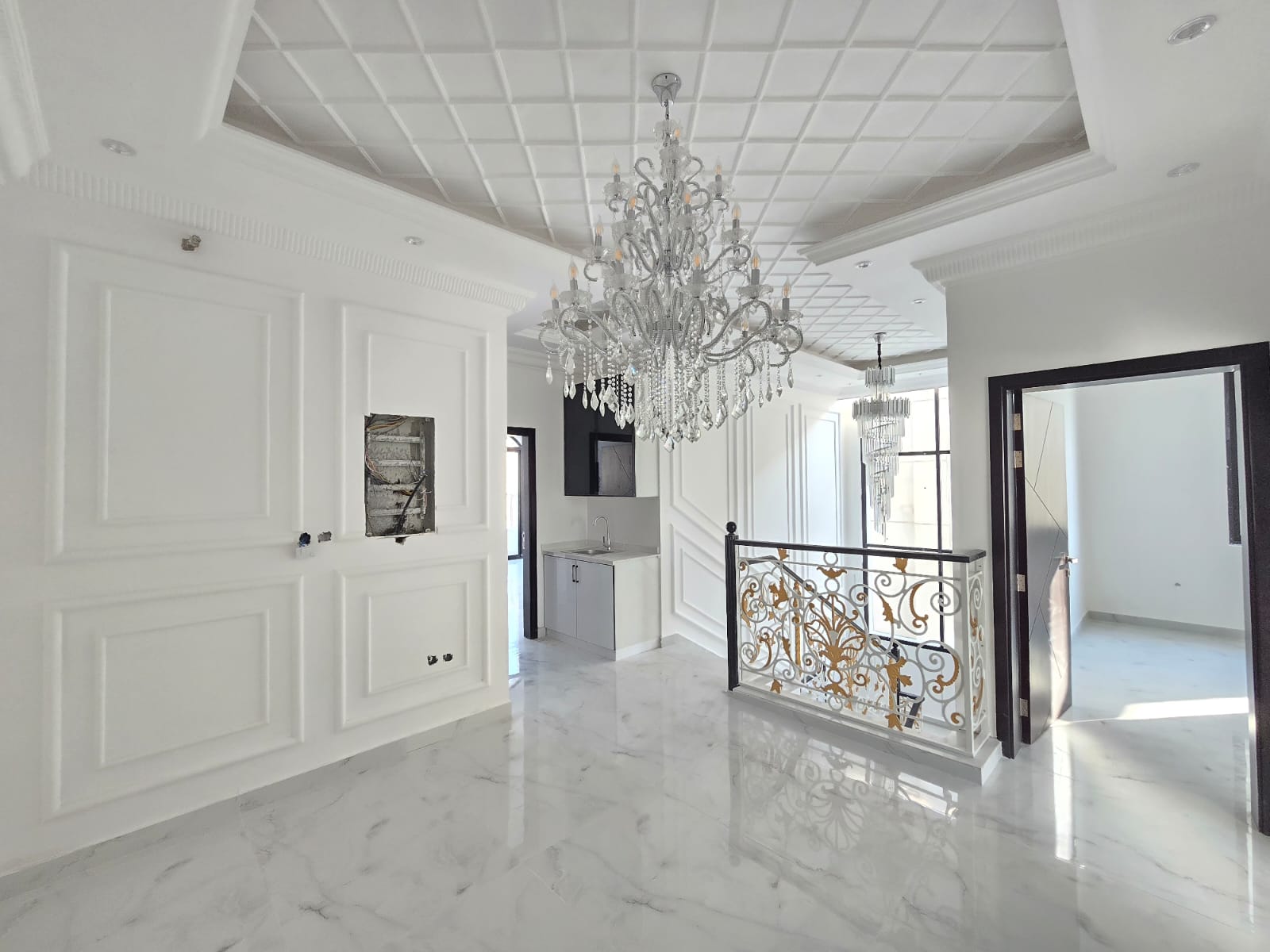 The luxury Executive Villa Ready for sela in al Helio Ajman The registration fee is included.
