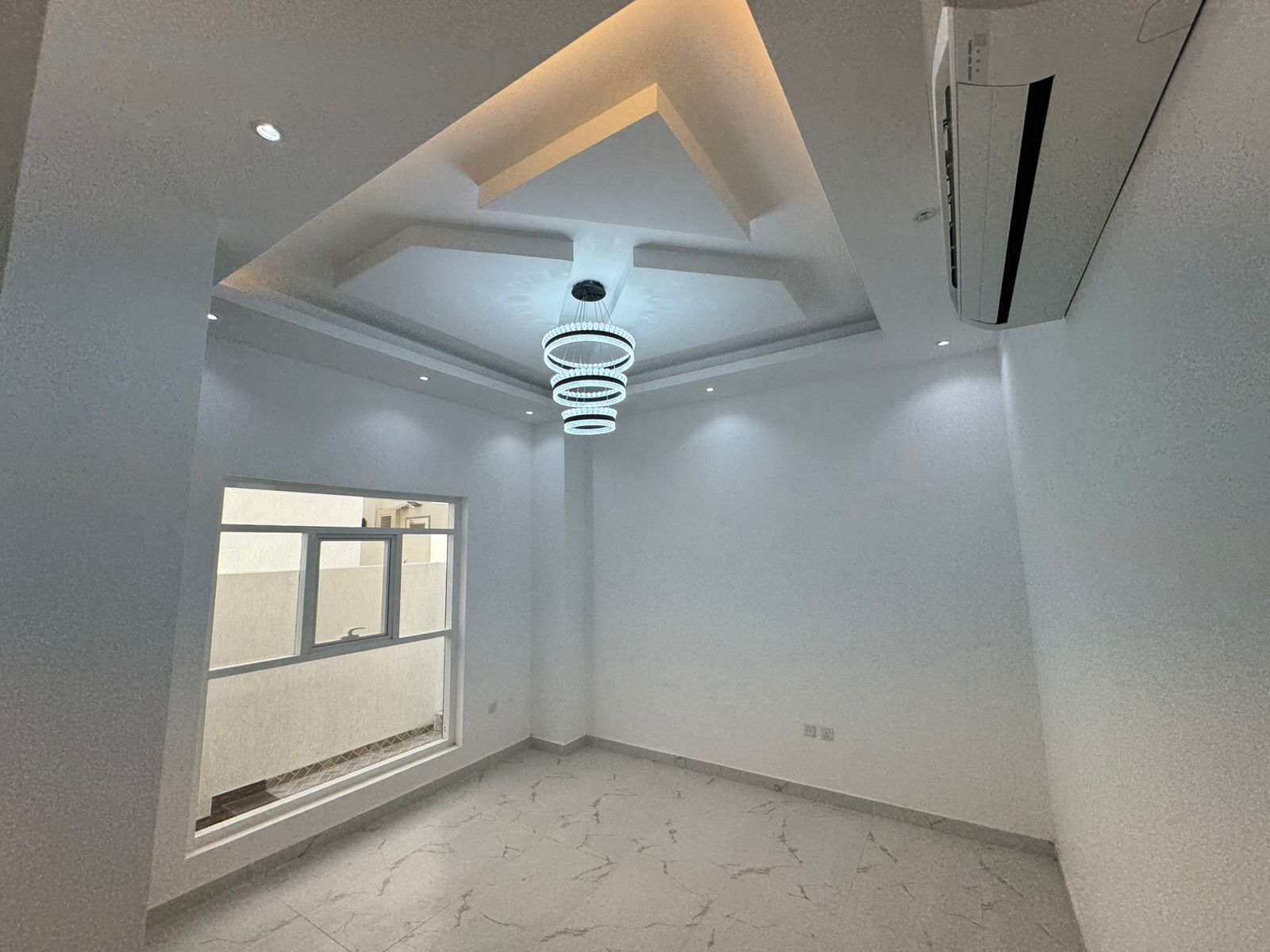 A brand new luxury villa ready for rent in Al Yasmeen