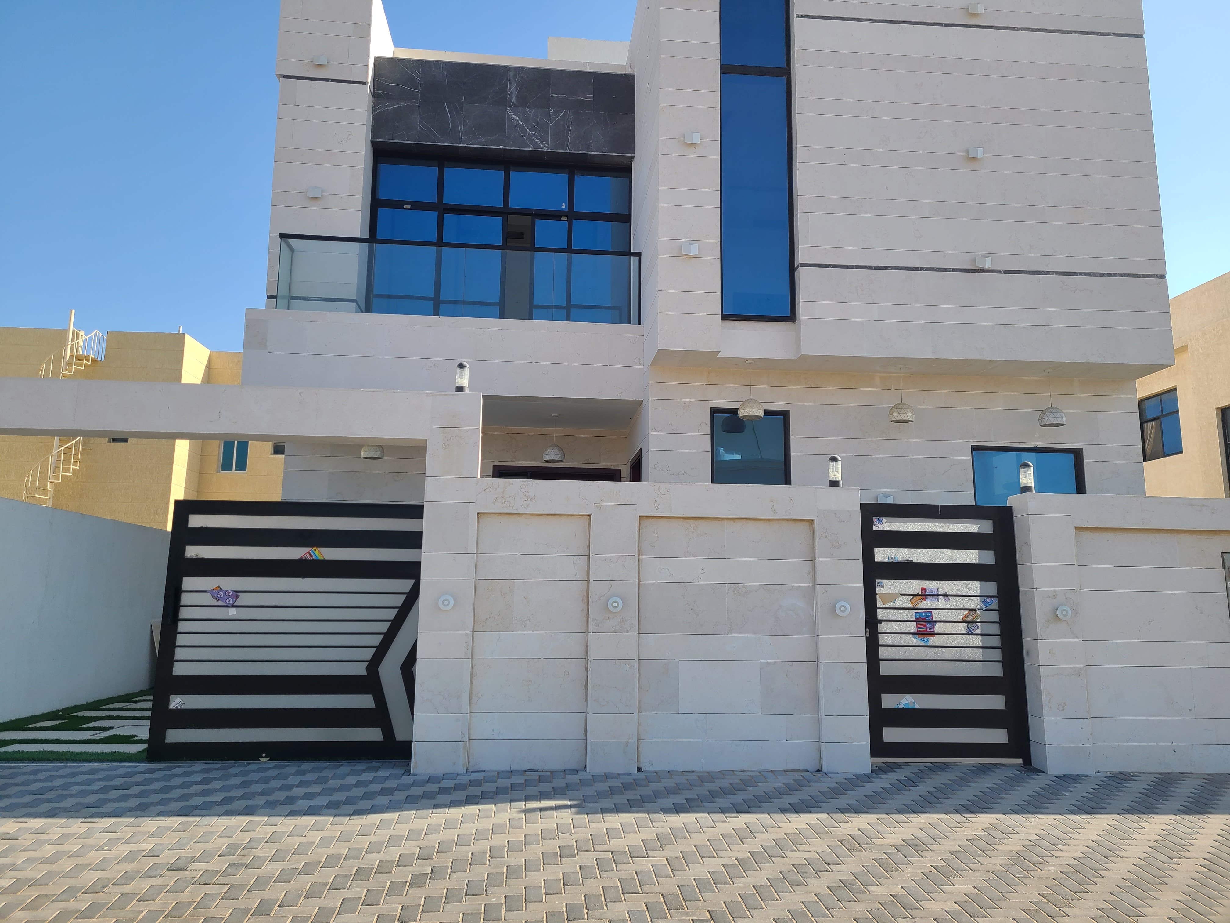 Villa for sale in Al Zahyaa directly from the owner The villa faced stone.