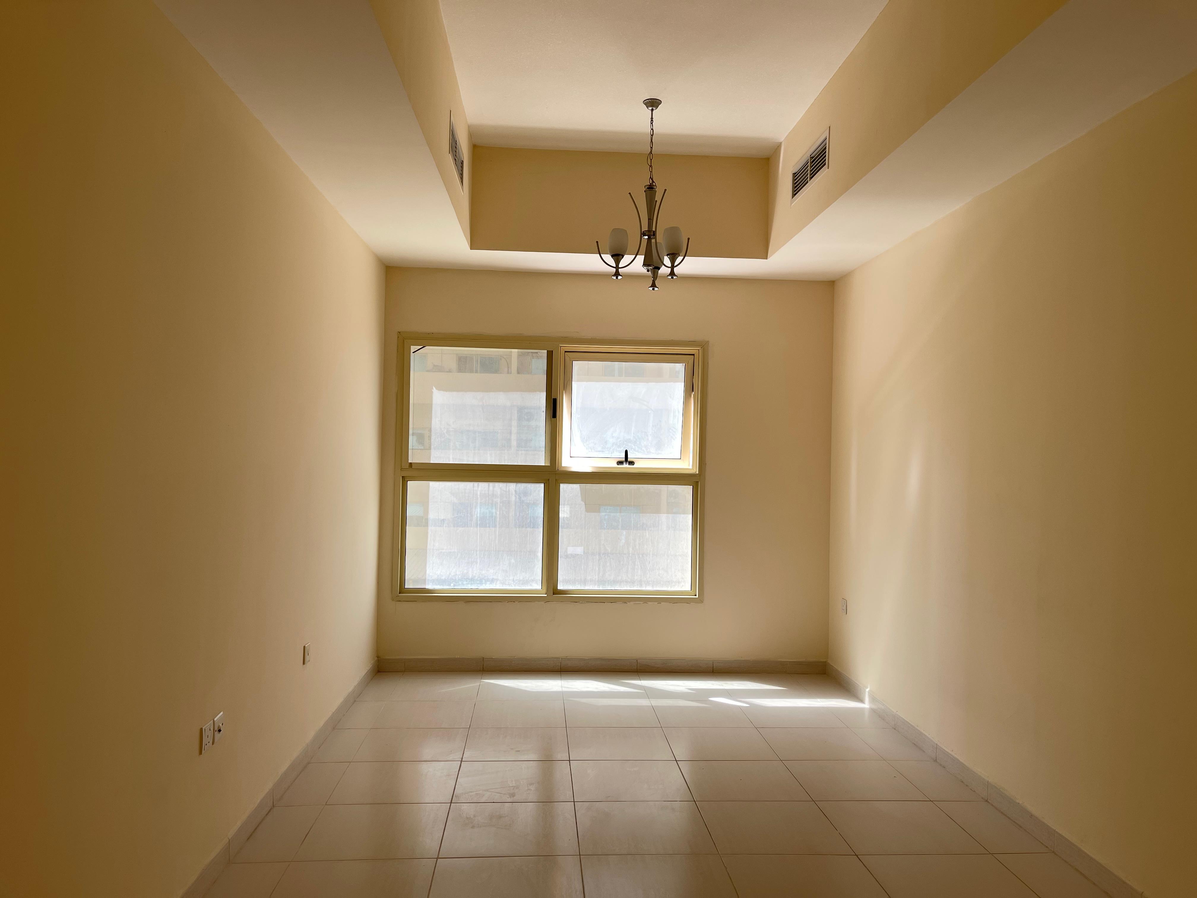 EMPTY 1 BHK FOR SALE IN LILIES TOWER 1,100 SQFT WITH PARKING + BALCONY