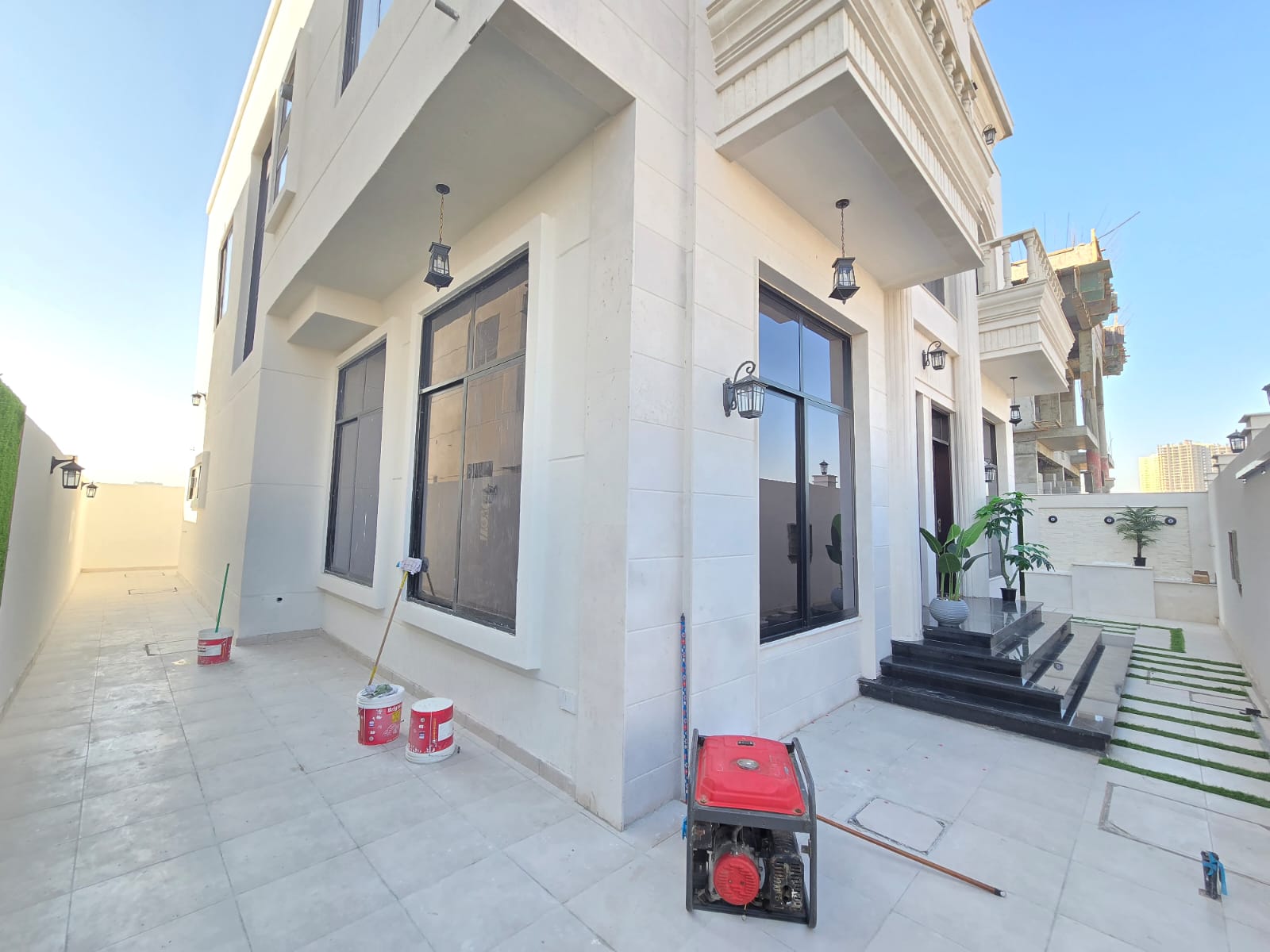 The luxury Executive Villa Ready for sela in al Helio Ajman The registration fee is included.