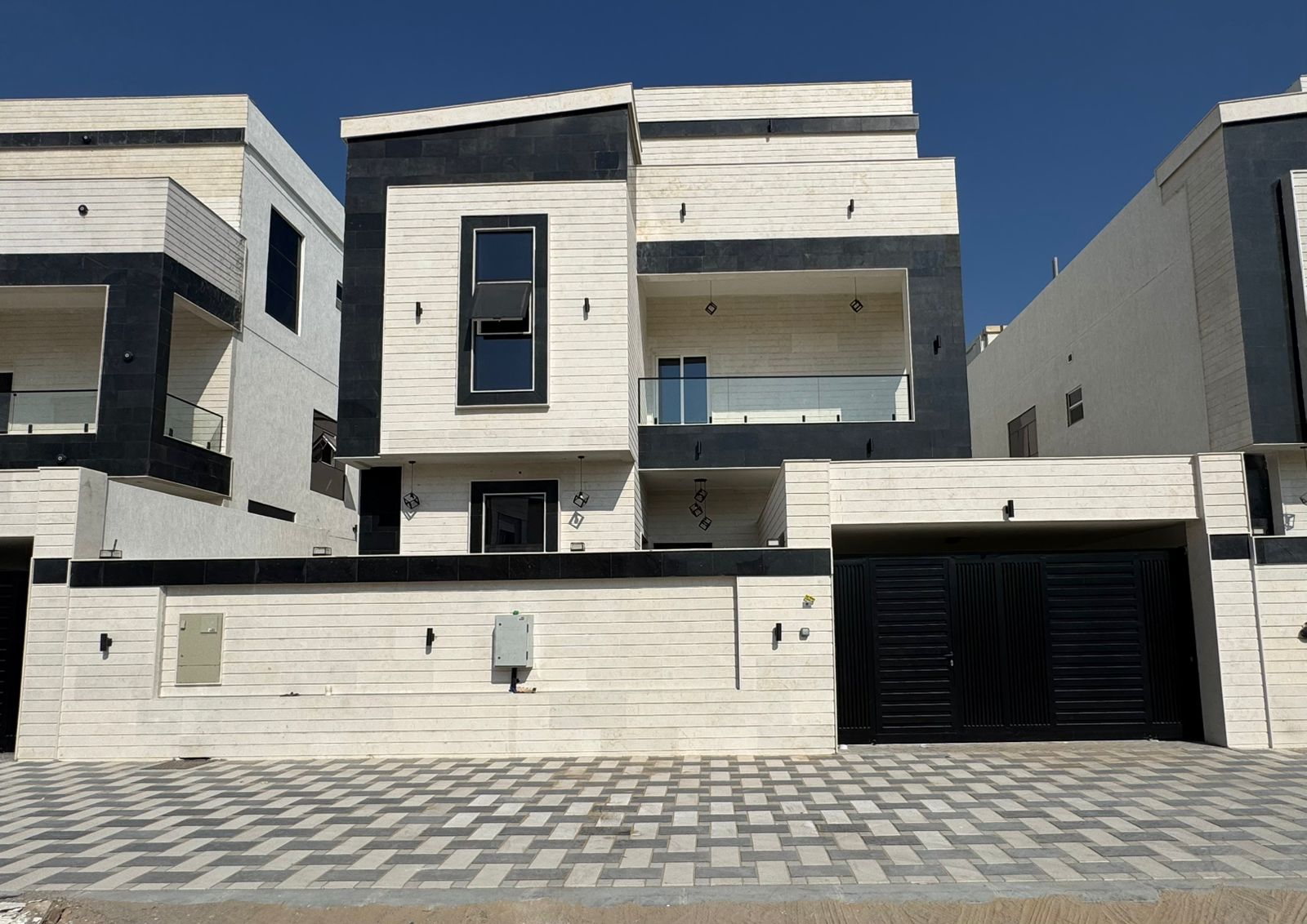 A brand new luxury villa ready for rent in Al Yasmeen