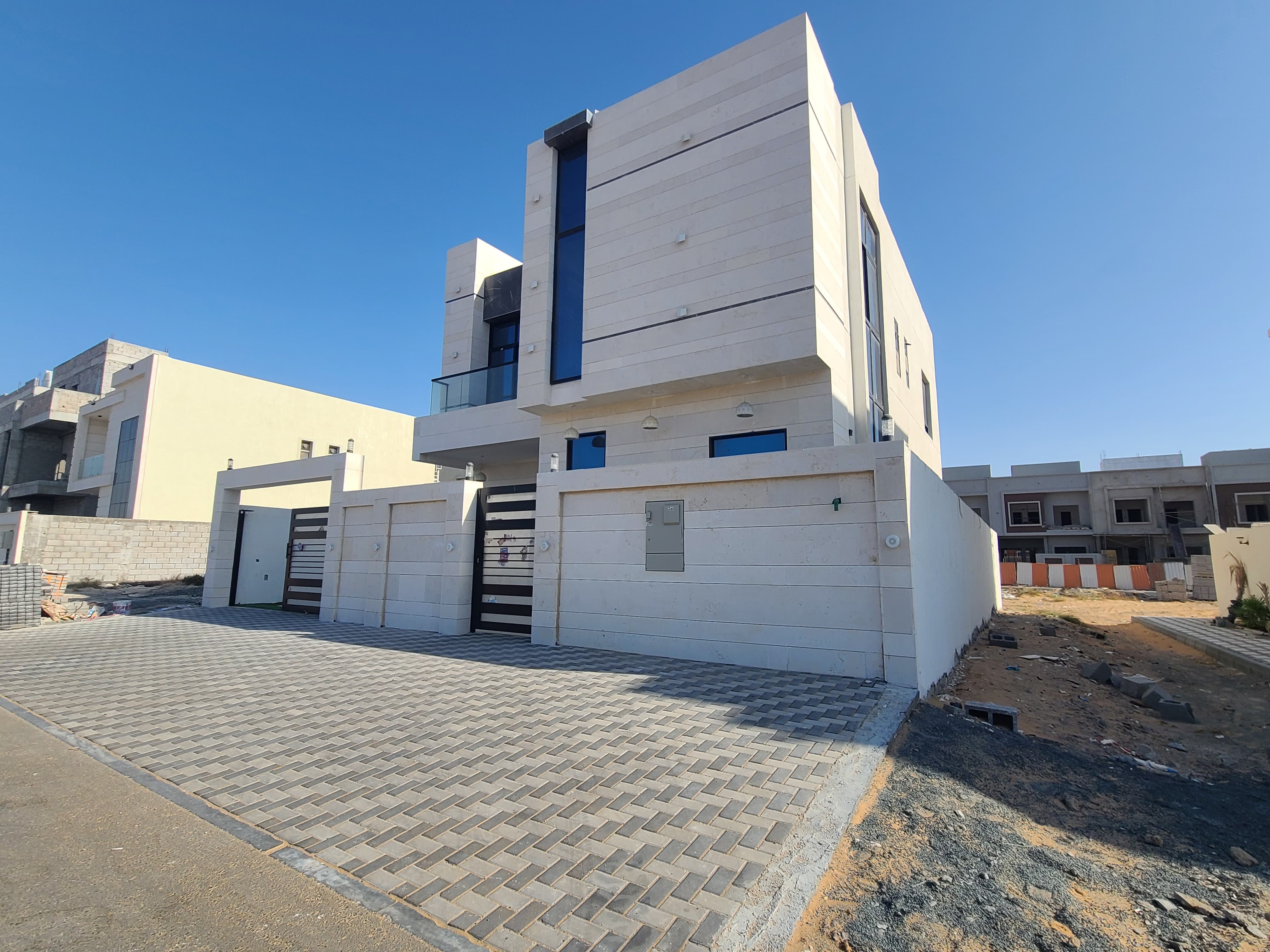 Villa for sale in Al Zahyaa directly from the owner The villa faced stone.