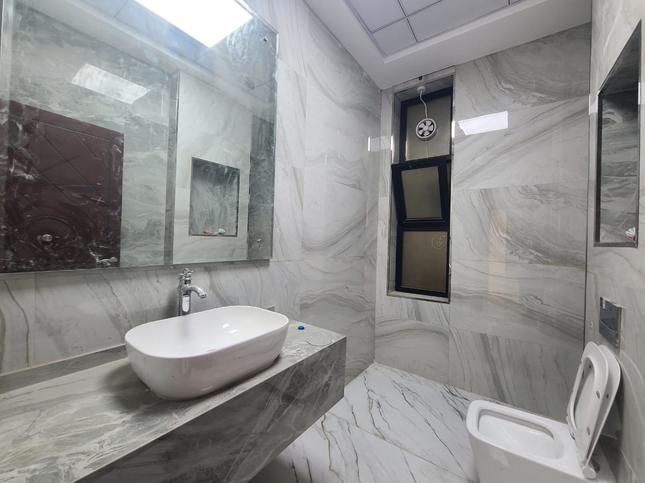 Villa for sale in Al Zahyaa directly from the owner The villa faced stone.