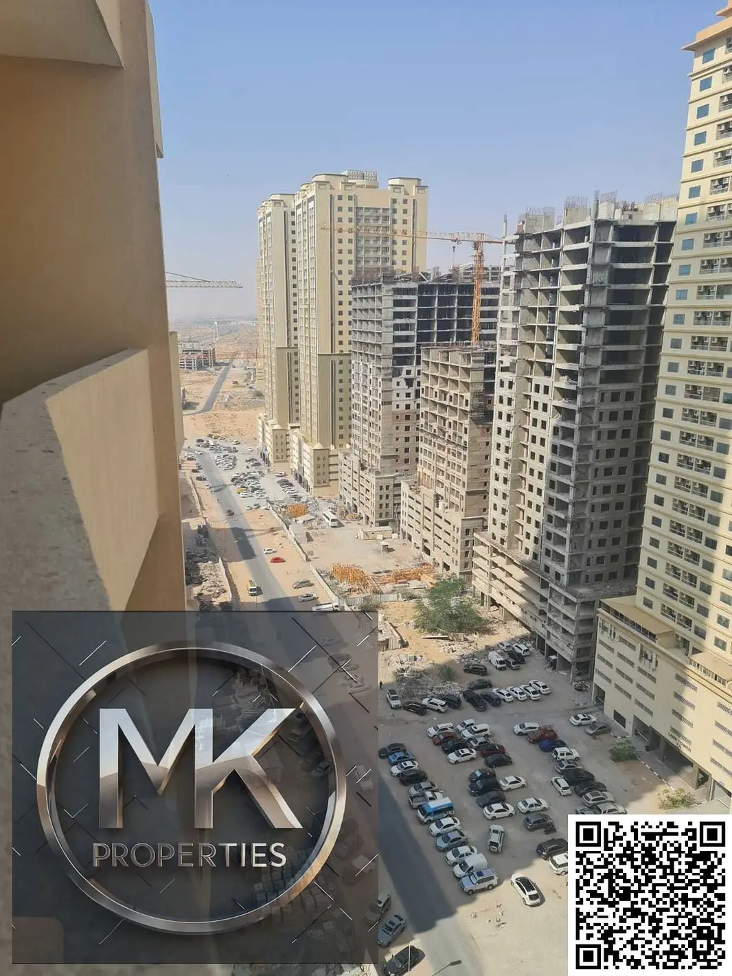 1 BHK Biggest SIZE 1100 sqft Empty IN LILIES TOWER FULL OPEN VIEW