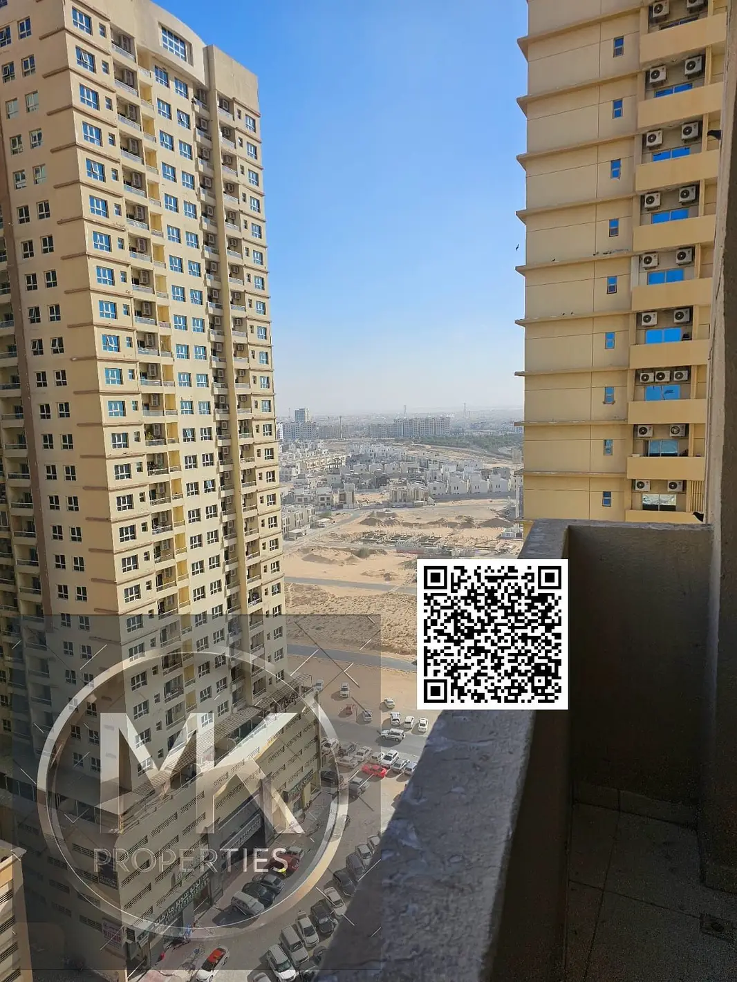 EMPTY 2 BHK FOR SALE IN LILIES TOWER 1550 SQFT WITH PARKING + DOUBBLE BALCONY.