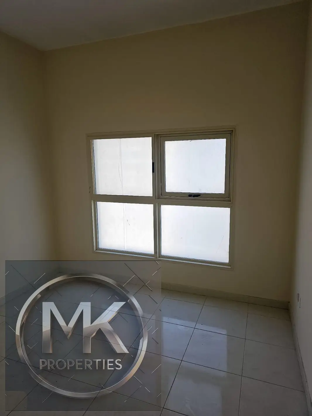 EMPTY 2 BHK FOR SALE IN LILIES TOWER 1550 SQFT WITH PARKING + DOUBBLE BALCONY.