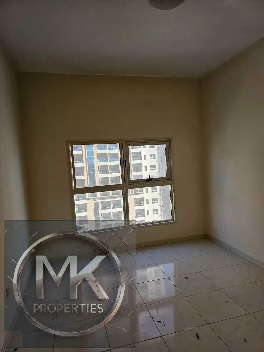 EMPTY 2 BHK FOR SALE IN LILIES TOWER 1550 SQFT WITH PARKING + DOUBBLE BALCONY.