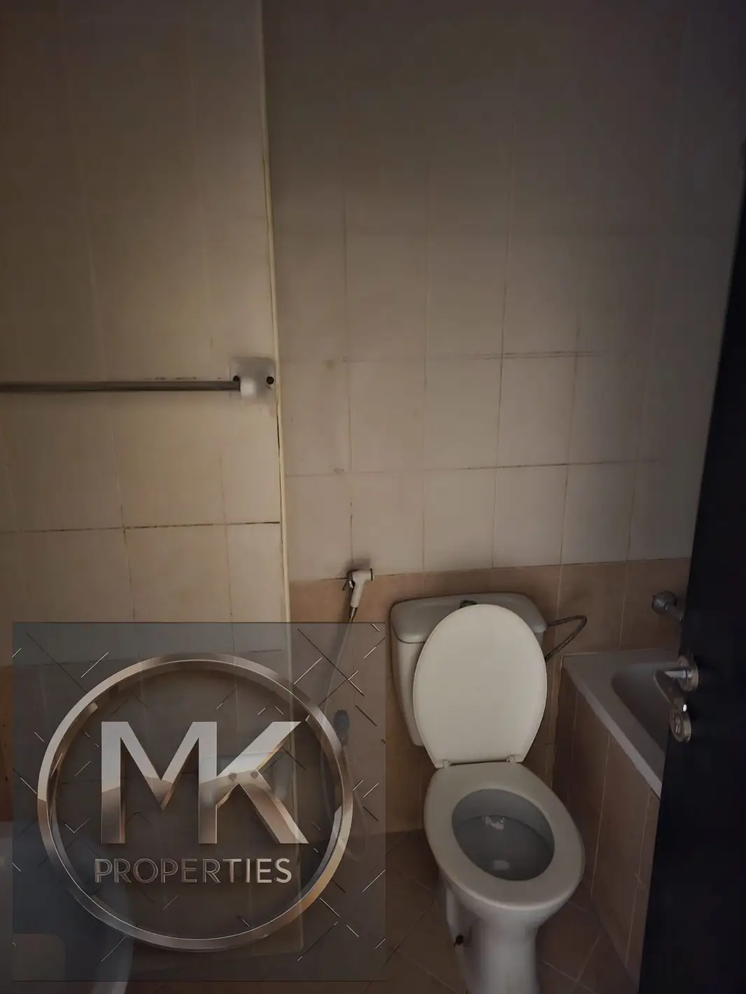 EMPTY 2 BHK FOR SALE IN LILIES TOWER 1550 SQFT WITH PARKING + DOUBBLE BALCONY.