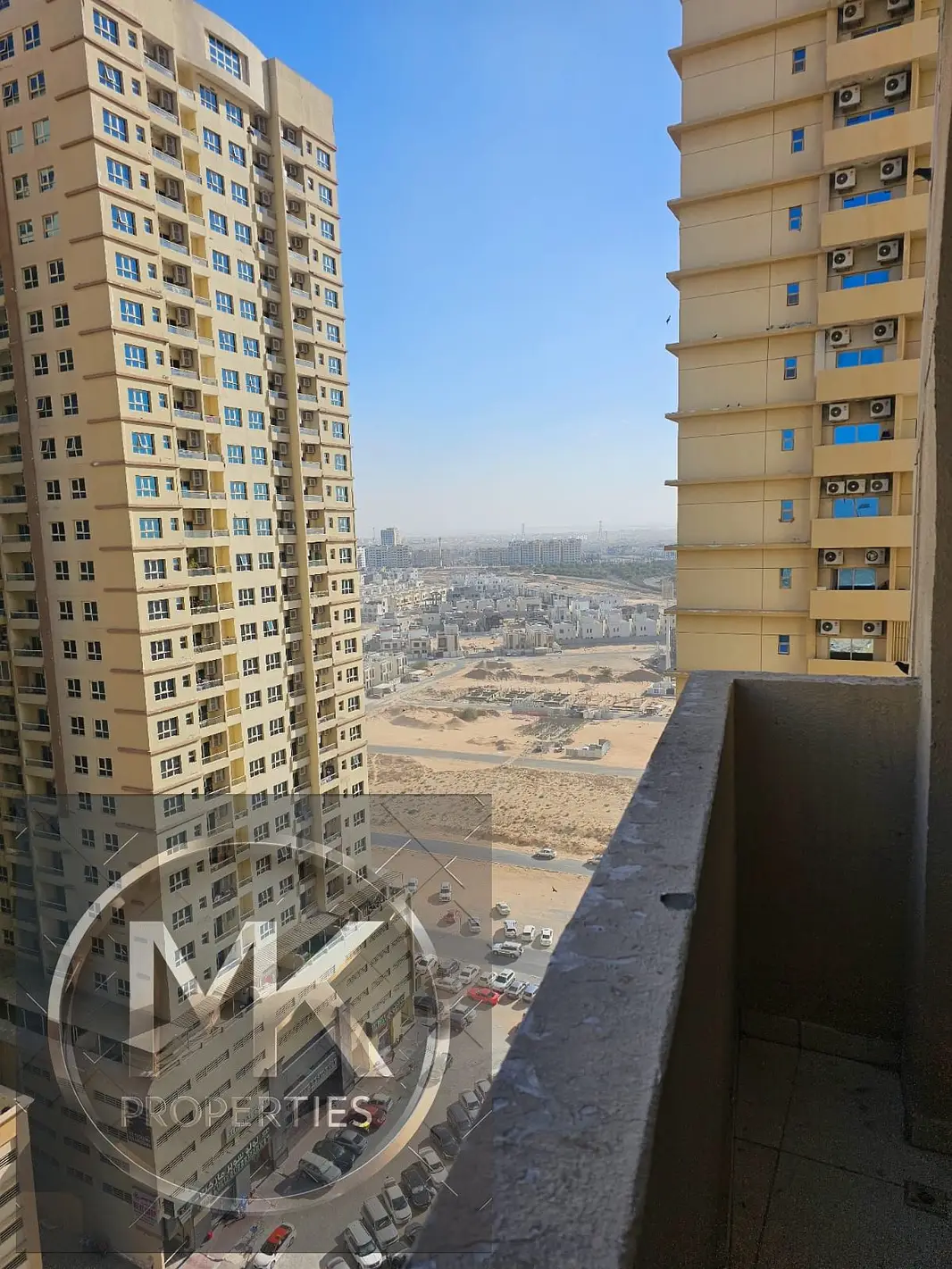 EMPTY 2 BHK FOR SALE IN LILIES TOWER 1550 SQFT WITH PARKING + DOUBBLE BALCONY.
