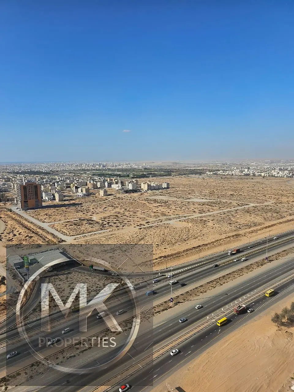 1 BHK Biggest SIZE 1100 sqft Empty IN LILIES TOWER FULL OPEN VIEW