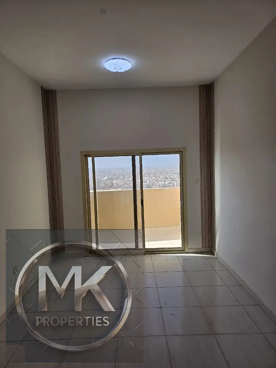 1 BHK Biggest SIZE 1100 sqft Empty IN LILIES TOWER FULL OPEN VIEW