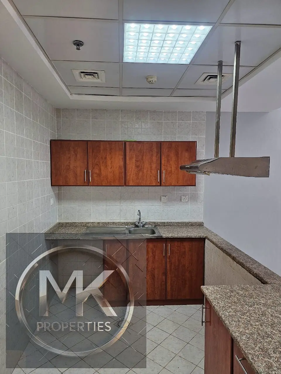 1 BHK Biggest SIZE 1100 sqft Empty IN LILIES TOWER FULL OPEN VIEW