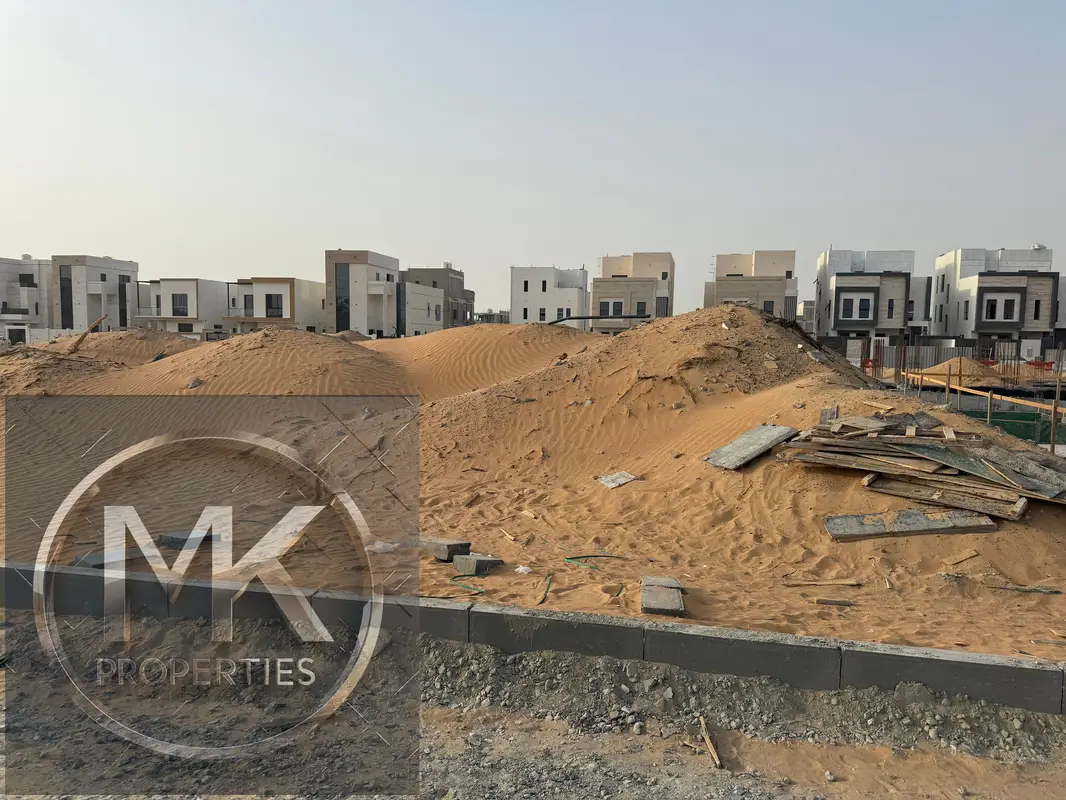 IN AL Helio center 1722 SQFT Super hot location Next to Main road Price 460k