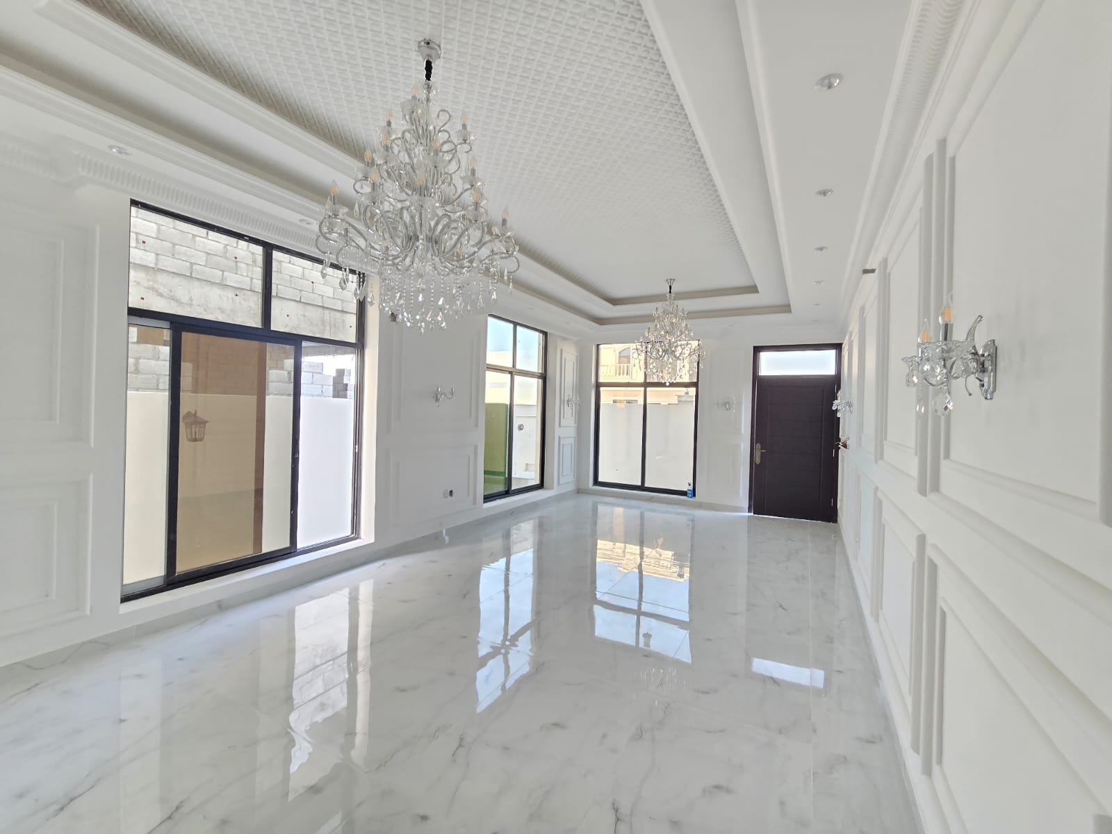 The luxury Executive Villa Ready for sela in al Helio Ajman The registration fee is included.