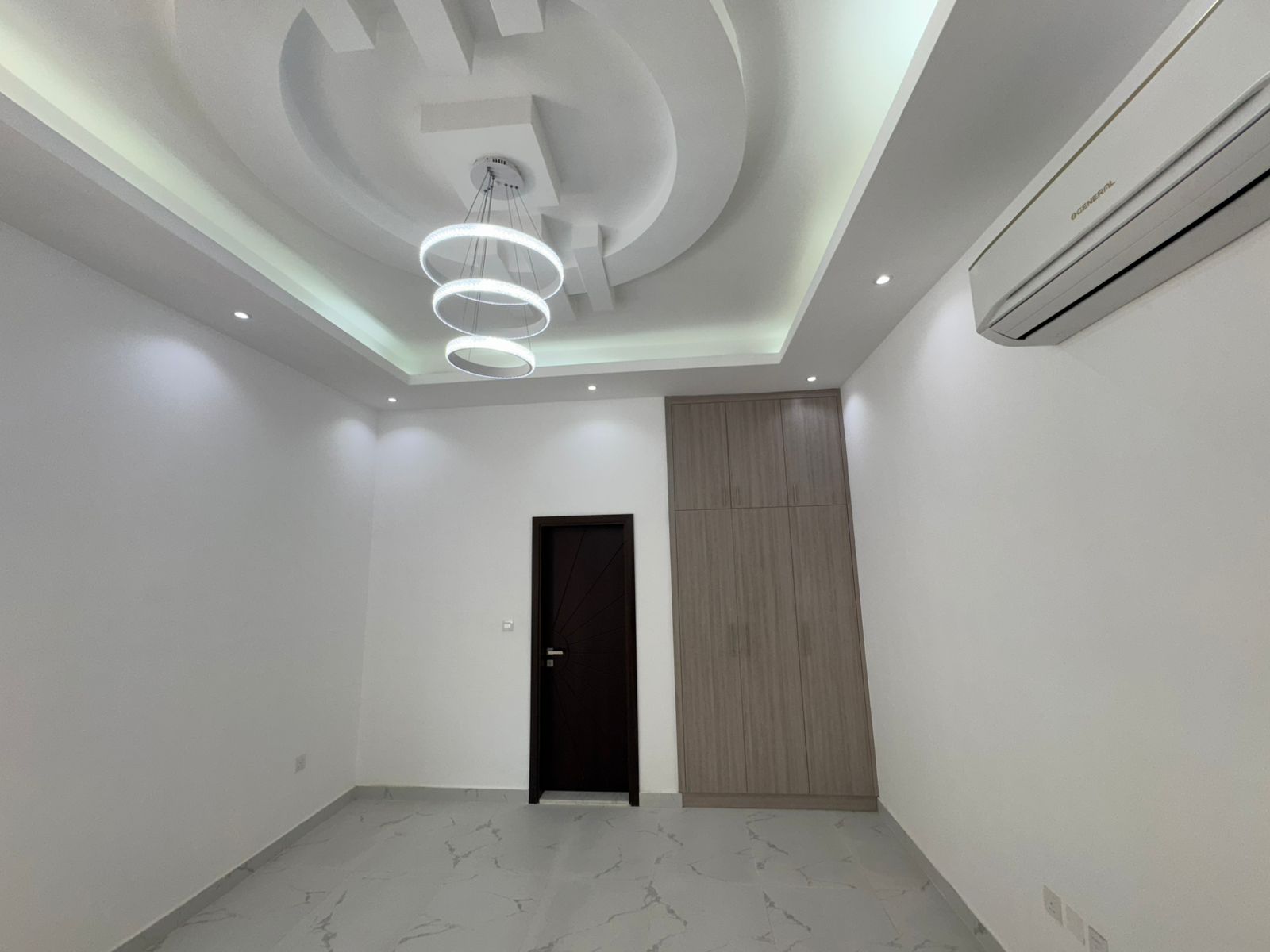 A brand new luxury villa ready for rent in Al Yasmeen