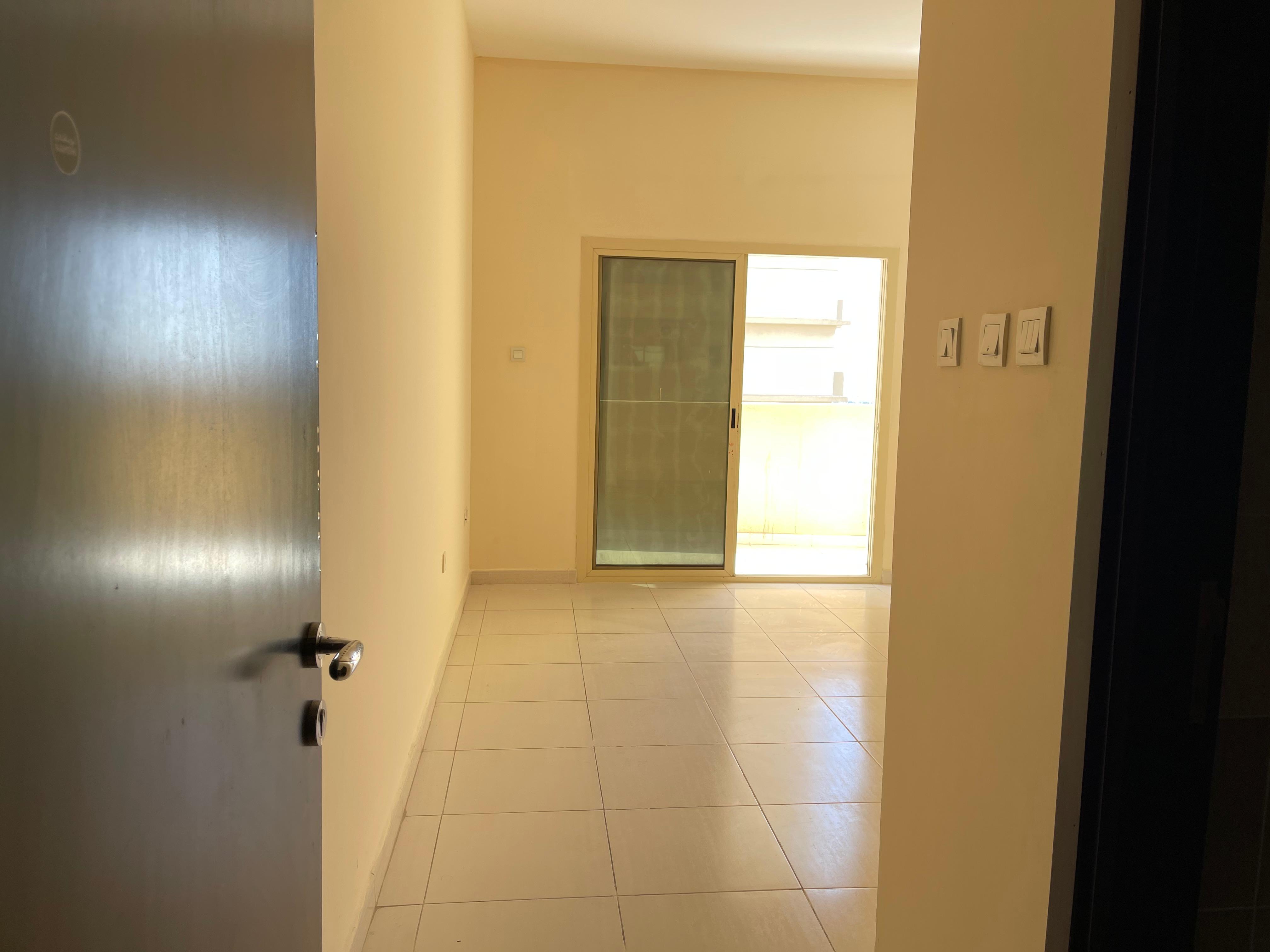 EMPTY 1 BHK FOR SALE IN LILIES TOWER 1,100 SQFT WITH PARKING + BALCONY