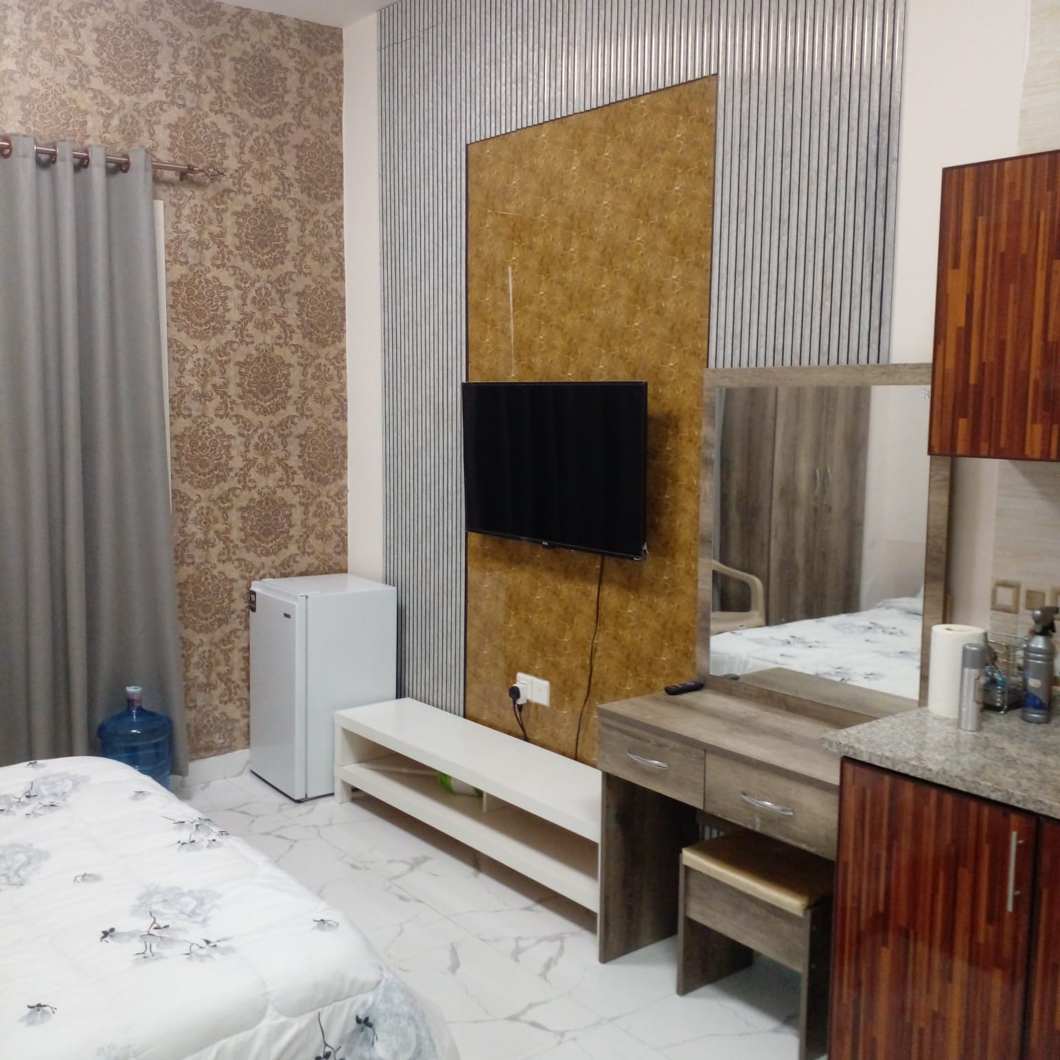 LUXURY FULLY FURNISHED STUDIO FOR RENT IN AL JURF.