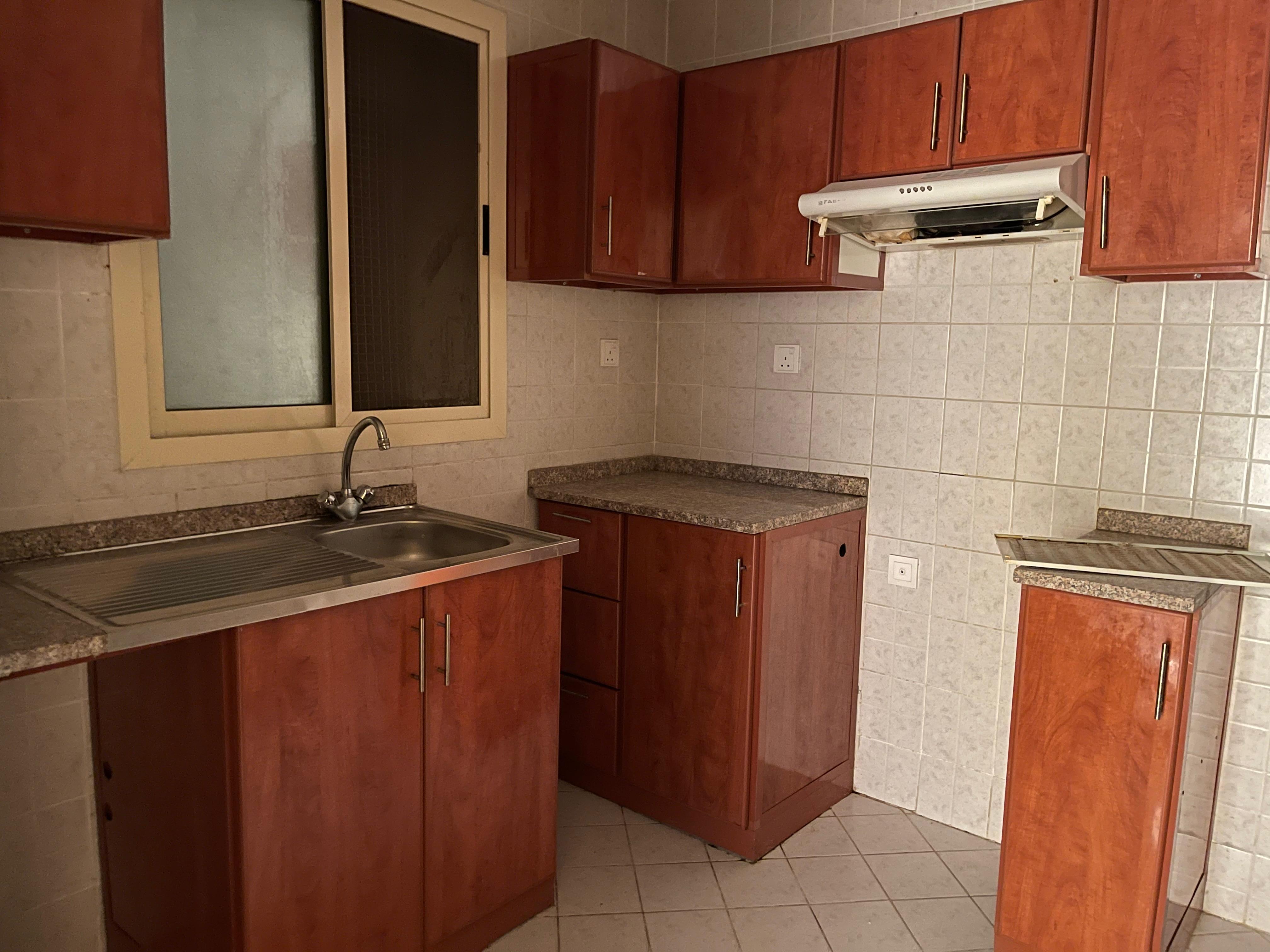 EMPTY 1 BHK FOR SALE IN LILIES TOWER 1,100 SQFT WITH PARKING + BALCONY