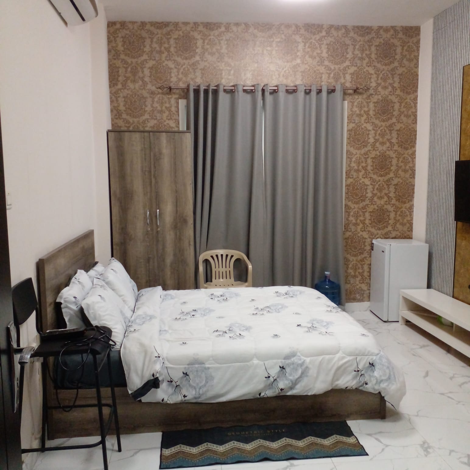 LUXURY FULLY FURNISHED STUDIO FOR RENT IN AL JURF.