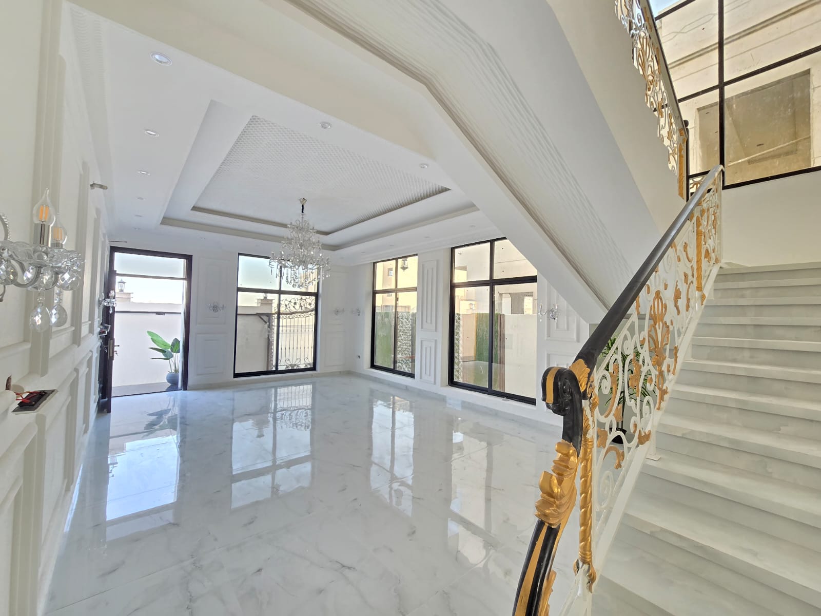 The luxury Executive Villa Ready for sela in al Helio Ajman The registration fee is included.