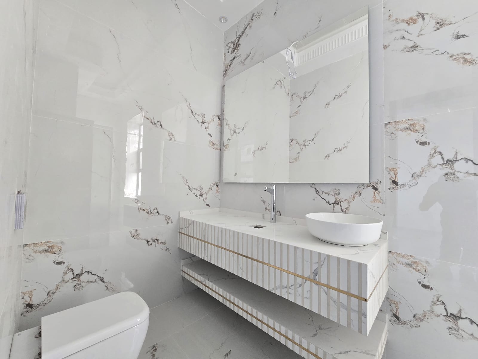 The luxury Executive Villa Ready for sela in al Helio Ajman The registration fee is included.