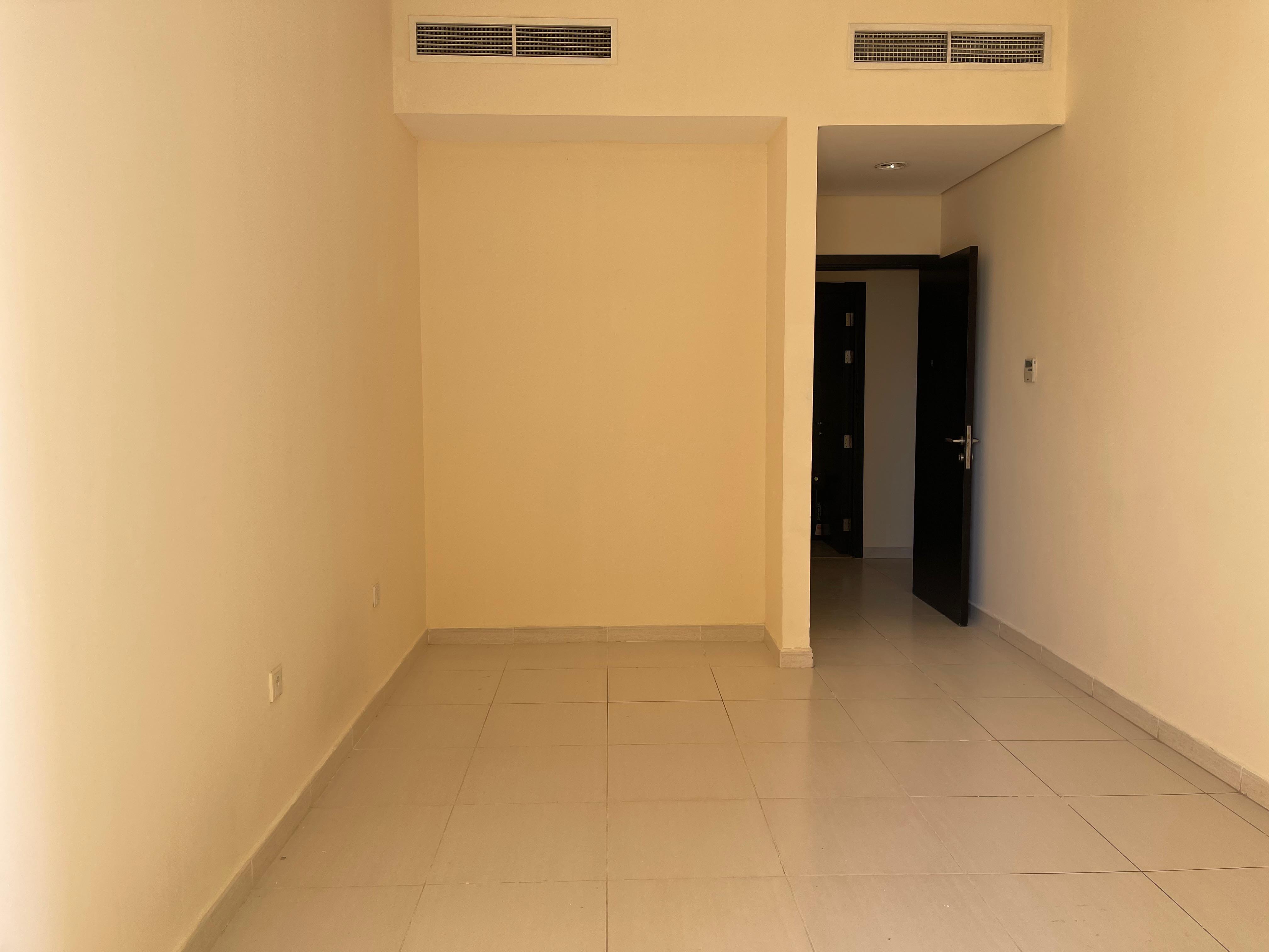 EMPTY 1 BHK FOR SALE IN LILIES TOWER 1,100 SQFT WITH PARKING + BALCONY