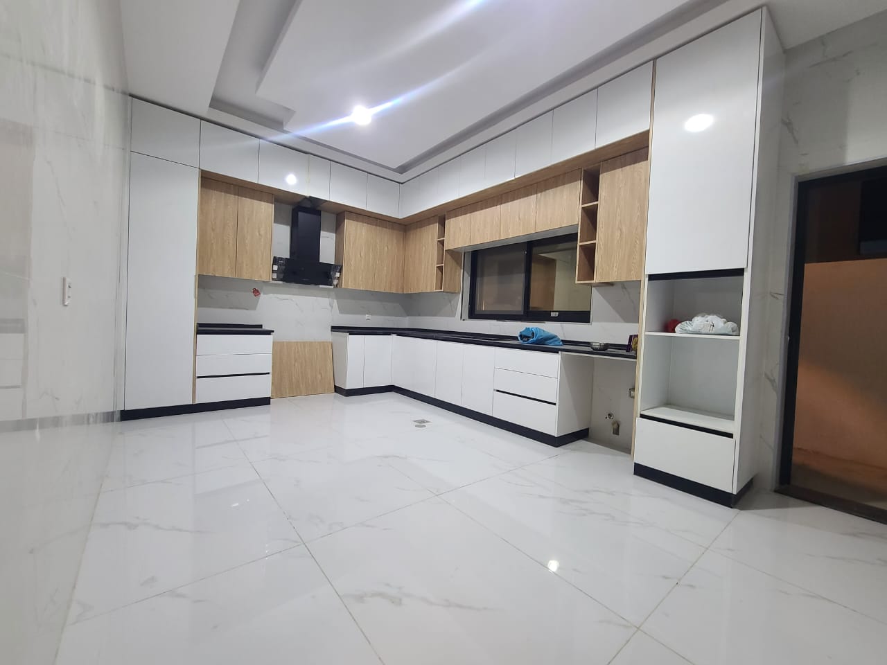 Villa for sale in Al Zahyaa directly from the owner The villa faced stone.