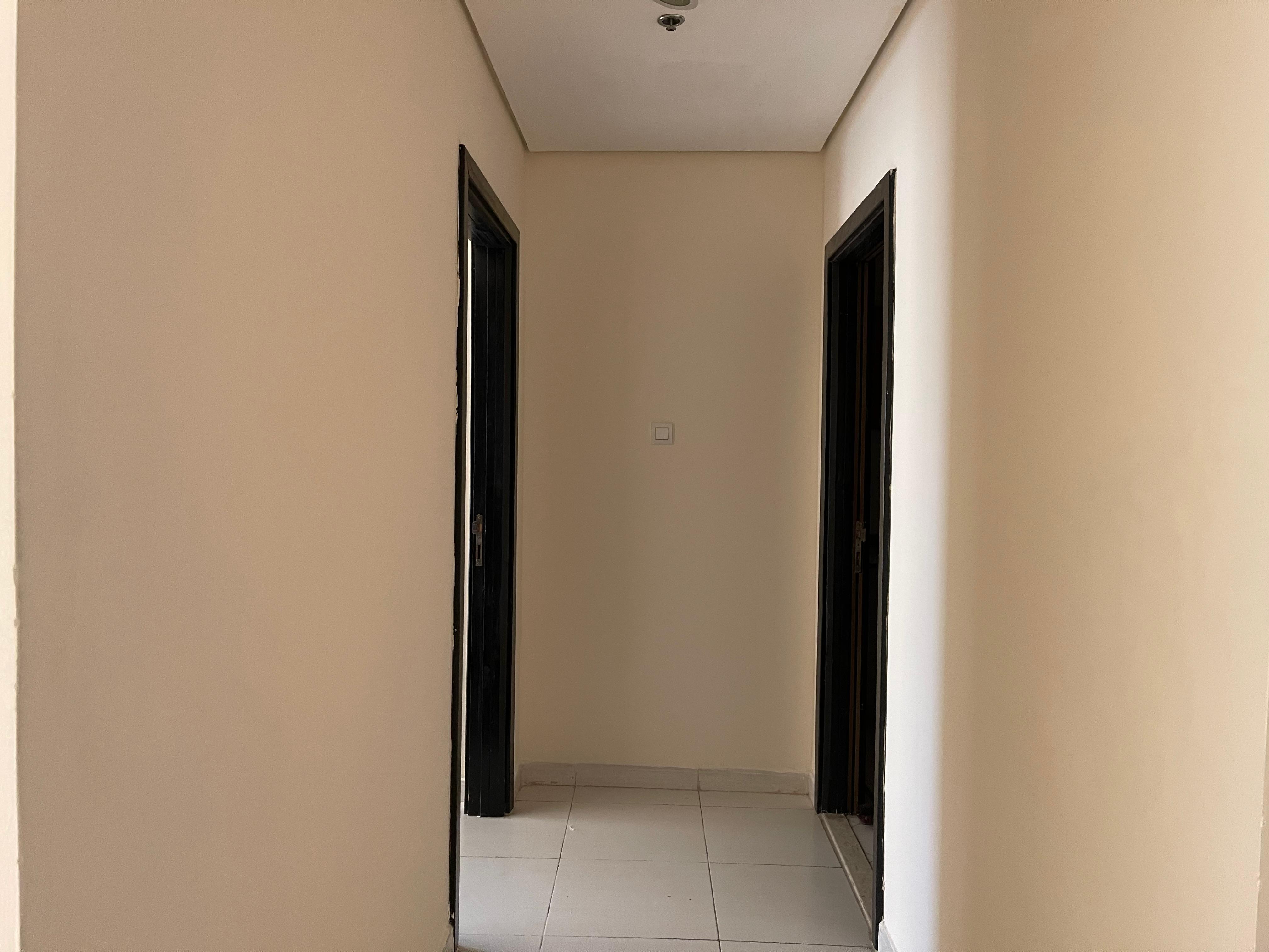 EMPTY 1 BHK FOR SALE IN LILIES TOWER 1,100 SQFT WITH PARKING + BALCONY