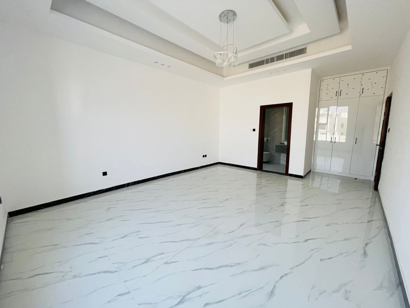 IN Al Hellio near main road Luxury Design villa ready for sale The registration fee is included.