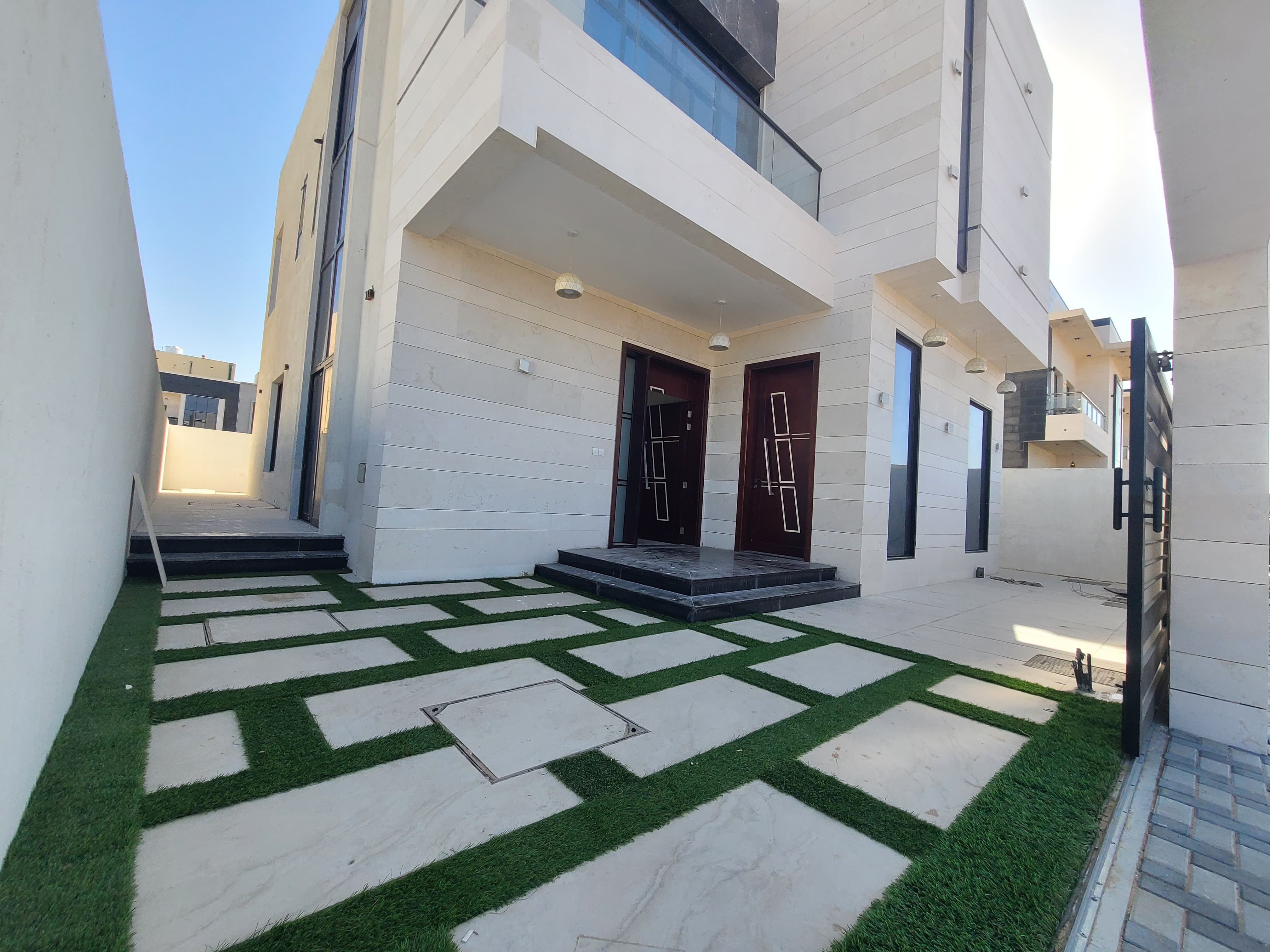 Villa for sale in Al Zahyaa directly from the owner The villa faced stone.
