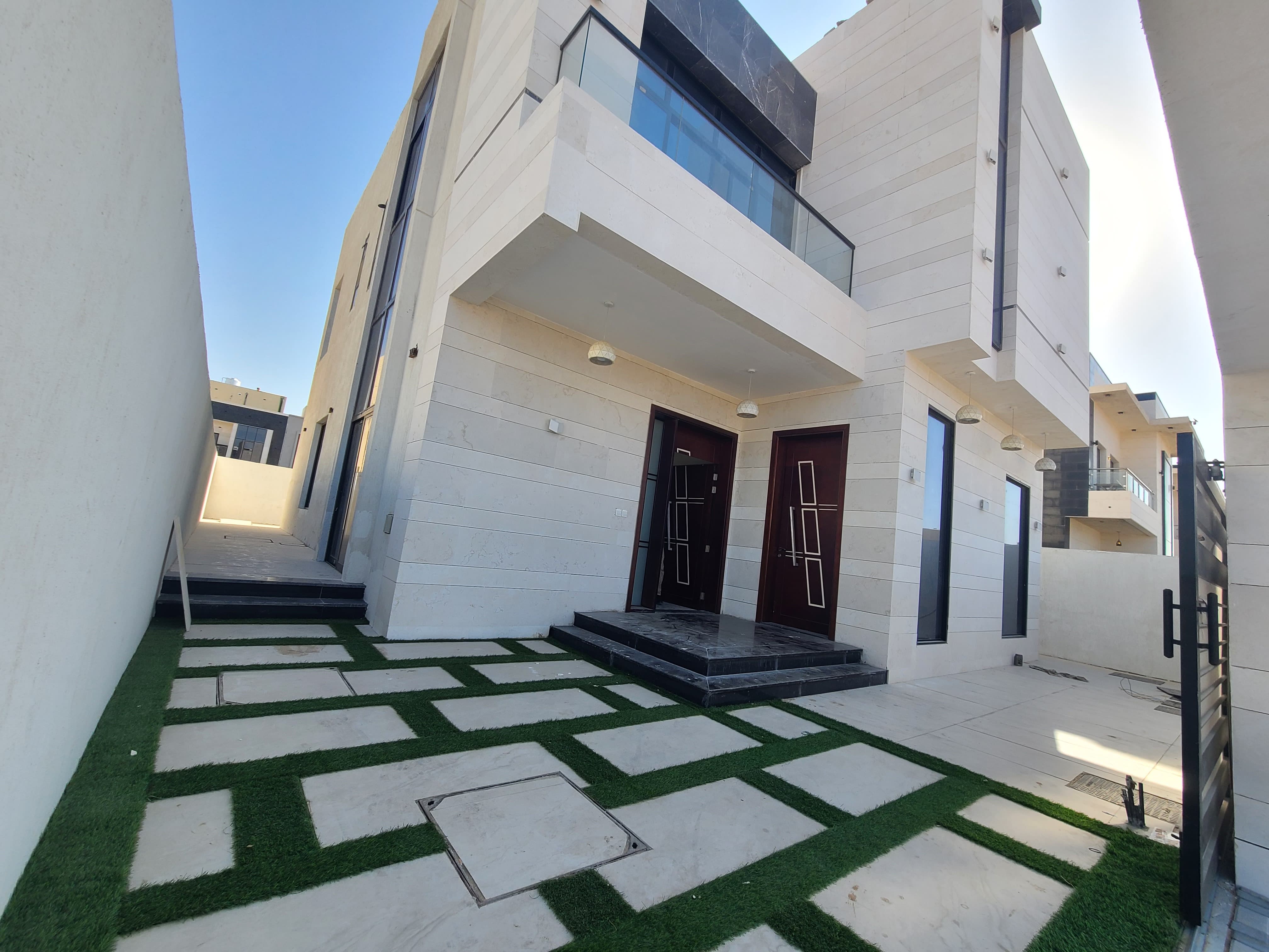 Villa for sale in Al Zahyaa directly from the owner The villa faced stone.